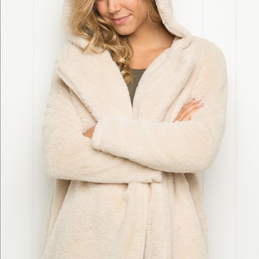 Brandy Melville Sandra Faux Fur Coat